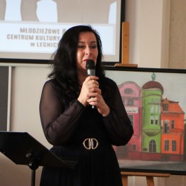 powiększ zdjęcie: Alicja Malinowska laureatką Miejskiego Konkursu &quot;Ośmiu Wspaniałych&quot;