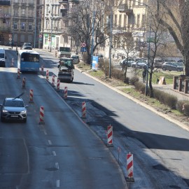 powiększ zdjęcie: Remont ul. Piastowskiej. Rozpoczęto układanie warstw profilujących