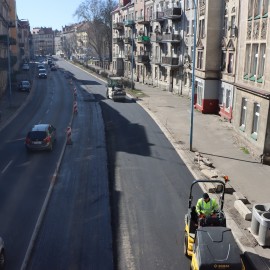 powiększ zdjęcie: Remont ul. Piastowskiej. Rozpoczęto układanie warstw profilujących