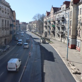 powiększ zdjęcie: Remont ul. Piastowskiej. Rozpoczęto układanie warstw profilujących