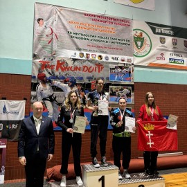 powiększ zdjęcie: Legniczanie wywalczyli 9. medali na mistrzostwach Polski w Taekwn-do. Gratulujemy