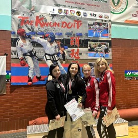 powiększ zdjęcie: Legniczanie wywalczyli 9. medali na mistrzostwach Polski w Taekwn-do. Gratulujemy