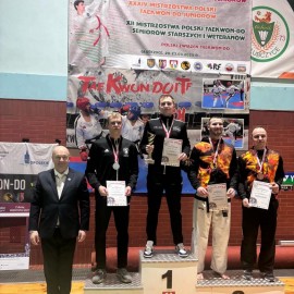 powiększ zdjęcie: Legniczanie wywalczyli 9. medali na mistrzostwach Polski w Taekwn-do. Gratulujemy