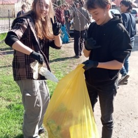 powiększ zdjęcie: Wiosenne sprzątanie miasta