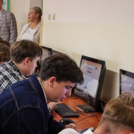 powiększ zdjęcie: Uczniowie SP 9 inaugurują projekt IT Fitness Test w Legnicy