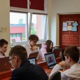 powiększ zdjęcie: Uczniowie SP 9 inaugurują projekt IT Fitness Test w Legnicy