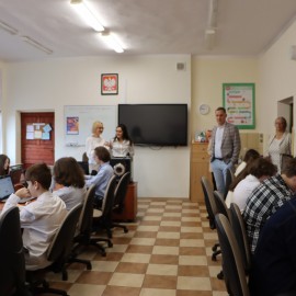 powiększ zdjęcie: Uczniowie SP 9 inaugurują projekt IT Fitness Test w Legnicy