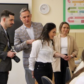 powiększ zdjęcie: Uczniowie SP 9 inaugurują projekt IT Fitness Test w Legnicy