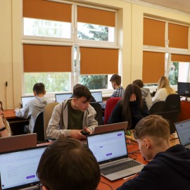 powiększ zdjęcie: Uczniowie SP 9 inaugurują projekt IT Fitness Test w Legnicy