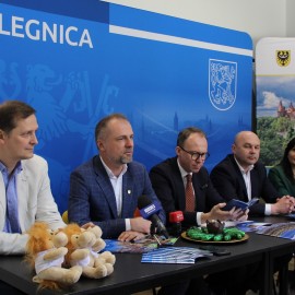 powiększ zdjęcie: Czas na turystykę w Legnicy - otwarcie sezonu na Dolnym Śląsku