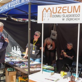 powiększ zdjęcie: Sezon turystyczny otwarty. Czas na zwiedzanie i odkrywanie