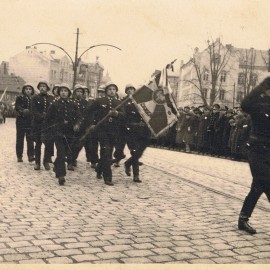 powiększ zdjęcie: Legniccy strażacy świętują 80-lecie powstania jednostki