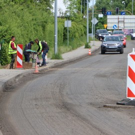 powiększ zdjęcie: Remont ul. Schumana. Sfrezowano już asfalt na jezdni