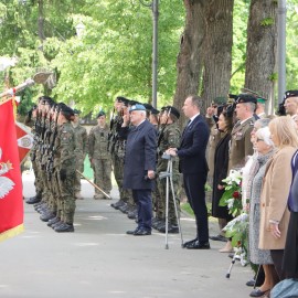 powiększ zdjęcie: Legnica uczciła 80. rocznicę zakończenia II wojny światowej