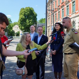 powiększ zdjęcie: Rozmowy o wdrażaniu ustawy o ochronie ludności i obronie cywilnej