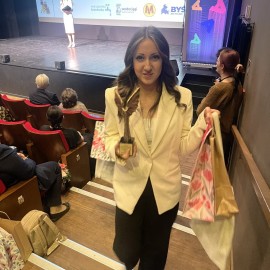 powiększ zdjęcie: Alicja Malinowska laureatką ogólnopolskiego konkursu &quot;Ośmiu ...