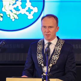 powiększ zdjęcie: Uroczysta sesja Rady Miejskiej z honorami i wyróżnieniami
