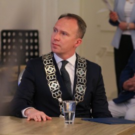 powiększ zdjęcie: Uroczysta sesja Rady Miejskiej z honorami i wyróżnieniami