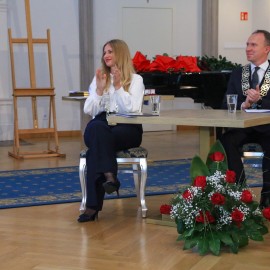 powiększ zdjęcie: Uroczysta sesja Rady Miejskiej z honorami i wyróżnieniami