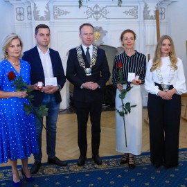 powiększ zdjęcie: Uroczysta sesja Rady Miejskiej z honorami i wyróżnieniami