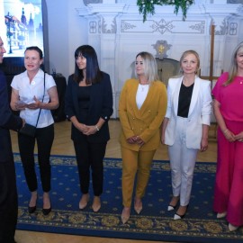 powiększ zdjęcie: Uroczysta sesja Rady Miejskiej z honorami i wyróżnieniami