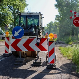 powiększ zdjęcie: Postępują prace przy przebudowie ul. Złotoryjskiej w rejonie Huty Miedzi Legnica