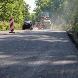 powiększ zdjęcie: Postępują prace przy przebudowie ul. Złotoryjskiej w rejonie Huty Miedzi Legnica