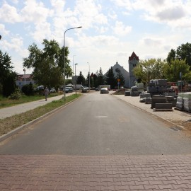powiększ zdjęcie: Trwają prace przy przebudowie ul. Łowickiej