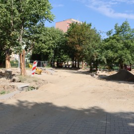 powiększ zdjęcie: Trwają prace przy przebudowie ul. Łowickiej