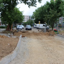 powiększ zdjęcie: Trwają prace przy przebudowie ul. Łowickiej