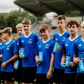 Legnickie wodociągi przekazały Miedzi Legnica bidony i poidełka  