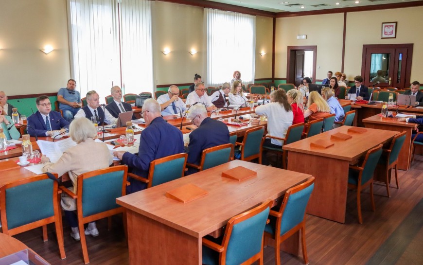 Radni przyjęli uchwały dotyczące przyjęć do żłobków i biletu zintegrowanego