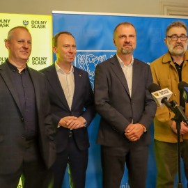 powiększ zdjęcie: Zaprezentowano nowego dyrektora legnickiej sceny i pożegnano starego