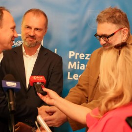 powiększ zdjęcie: Zaprezentowano nowego dyrektora legnickiej sceny i pożegnano starego