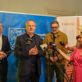 powiększ zdjęcie: Zaprezentowano nowego dyrektora legnickiej sceny i pożegnano starego