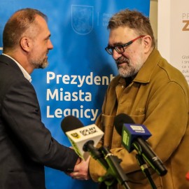 powiększ zdjęcie: Zaprezentowano nowego dyrektora legnickiej sceny i pożegnano starego