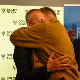 powiększ zdjęcie: Zaprezentowano nowego dyrektora legnickiej sceny i pożegnano starego