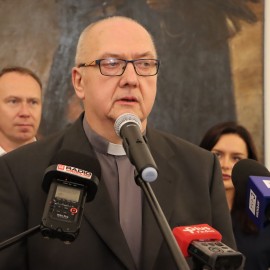 powiększ zdjęcie: Najstarsza kapsuła czasu jest w Legnicy. Poznaliśmy jakie skarby kryła