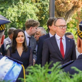 powiększ zdjęcie: Legnica pamięta o ofiarach II wojny światowej