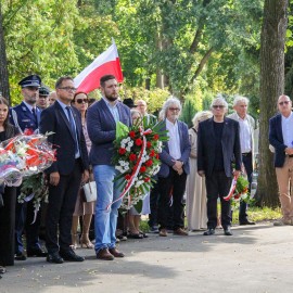 powiększ zdjęcie: Legnica pamięta o ofiarach II wojny światowej