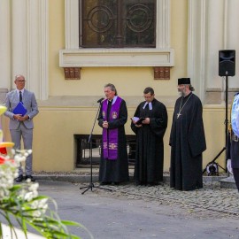 powiększ zdjęcie: Legnica pamięta o ofiarach II wojny światowej
