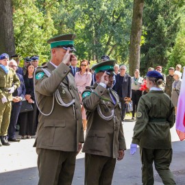 powiększ zdjęcie: Legnica pamięta o ofiarach II wojny światowej