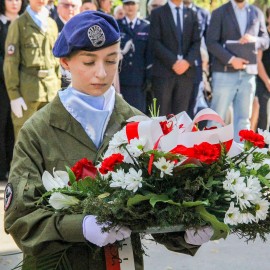 powiększ zdjęcie: Legnica pamięta o ofiarach II wojny światowej