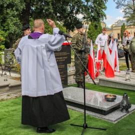 powiększ zdjęcie: Legnica pamięta o ofiarach II wojny światowej