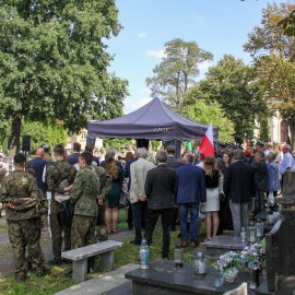 powiększ zdjęcie: Legnica pamięta o ofiarach II wojny światowej