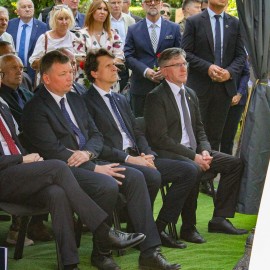 powiększ zdjęcie: Legnica pamięta o ofiarach II wojny światowej