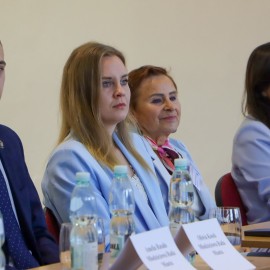 powiększ zdjęcie: Sejm Dzieci i Młodzieży – szkolna debata o demokracji w SP nr 9