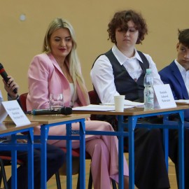 powiększ zdjęcie: Sejm Dzieci i Młodzieży – szkolna debata o demokracji w SP nr 9