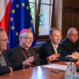 powiększ zdjęcie: Nasze przesłanie do przyszłych pokoleń - zamykamy kapsułę czasu na wieki