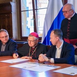 powiększ zdjęcie: Nasze przesłanie do przyszłych pokoleń - zamykamy kapsułę czasu na wieki